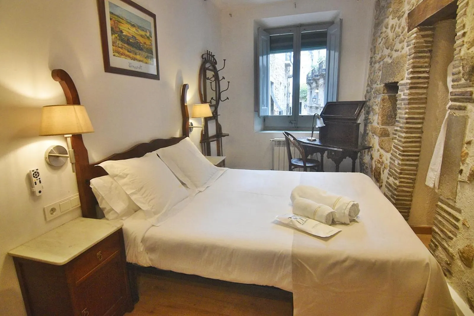 Pensio Bellmirall Guest House Girona